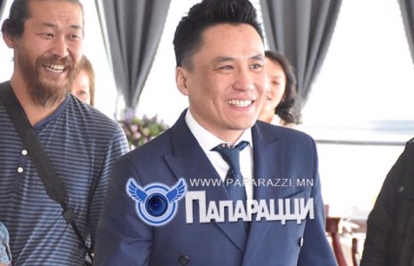 Р.Нямбаяр шинэ ток шоутай эргэн ирнэ