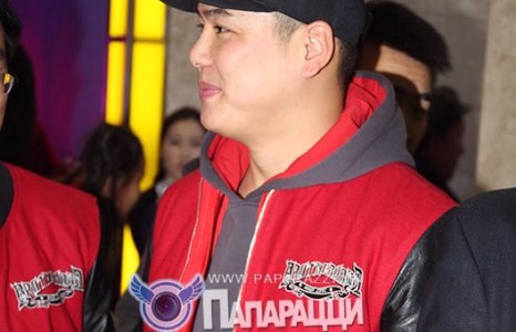 Батууш гэрлэж амжаагүй явна