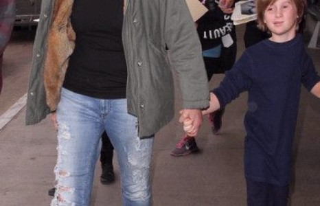 Шерон Стоун хүүгийнхаа хамт папарацид өртжээ