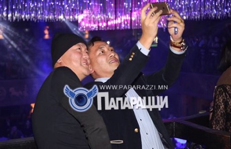 Эрхэмээ эрчүүдээ дэмжив