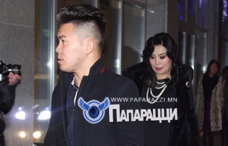 С.Өлзийхүү загварын шоунд саатав