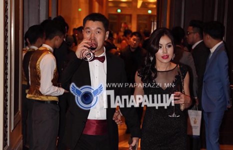 Чимгээгийн шинэ жилийн гоёл