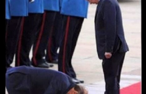 Эрдоган Путинээс өвдөг сөгдөн уучлал гуйв