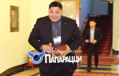 Б.Батбаяр гишүүний “дунд гарын” хөөрөг
