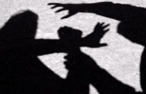 Таван залууд хүчирхийлүүлсэн эмэгтэй амиа алджээ