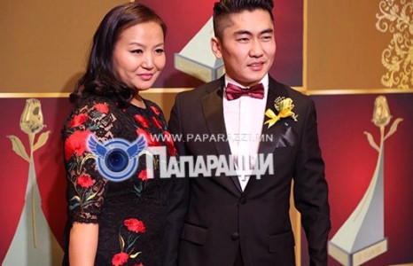 Хаянаагийн гэр бүлийн шинэ жилийн гоёо