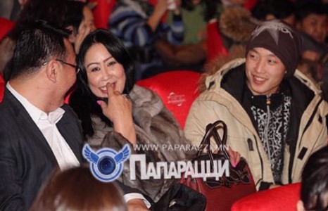 Б.Эрдэнээцэцэгийн царайлаг залуу