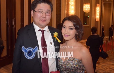 Мисс захирал М.Мөнхжаргал нөхрийгөө даган нам дагасан уу