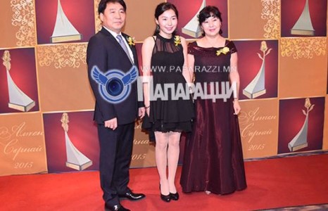 Д.Сарангэрэл гишүүний гэр бүл