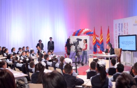 Бага ангийн сурагчдад теле хичээл заахаар болжээ