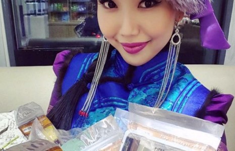  П.Шүүдэрцэцэг цагаан сарын бэлгээ зэхжээ