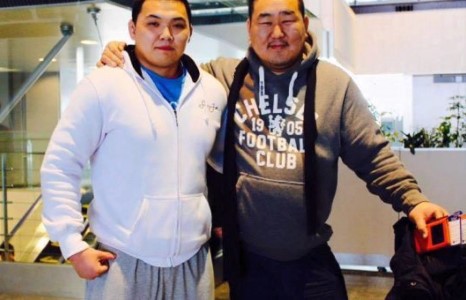 Ч.Батзориг зааны хүү мэргэжлийн сүмод барилдана