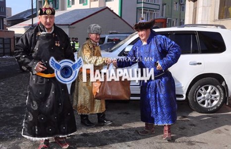 Дархан аваргын гоёл “хар торгон хурган дээл”