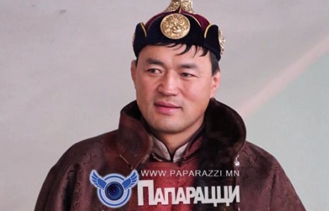  Дархан аварга А.Сүхбат улс төрд хүч үзнэ гэв