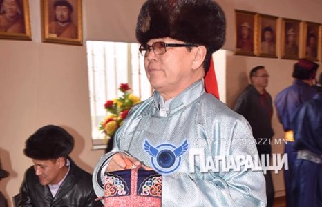 Ч.Улаан сайдын “мөнгөн” гоёл