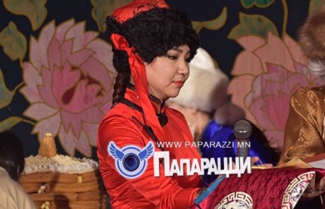  Театрын адтай бүсгүй