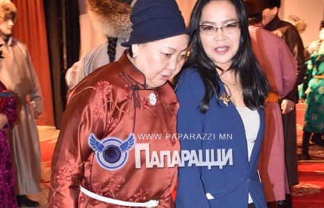 Театрын “Торгон” Тунгаа