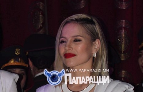 Укагийн хөл хүнд байх үеийнхээ зураг ил болжээ
