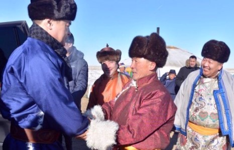 Ерөнхий сайд Ч.Сайханбилэг Улсын сайн малчны шагналыг хотонд нь гардууллаа