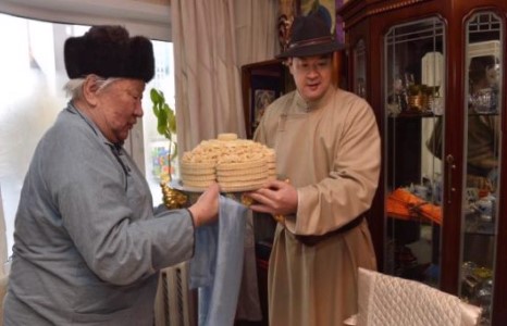Ерөнхий сайд Ч.Сайханбилэг Д.Бямбасүрэн гуайнд очиж золголоо