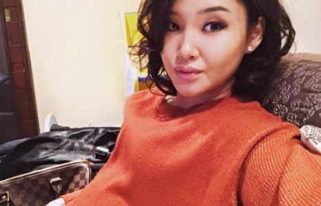 Жүжигчин Б.Мишээл нандин зургаа дэлгэлээ