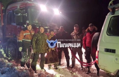 Авто клубууд цасанд суусан иргэдэд тусаллаа