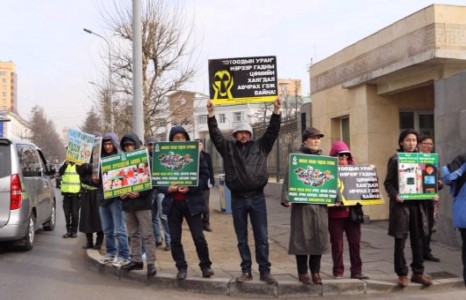Зөвшөөрөлгүй жагсаал хийсэн иргэдийг 25 мянган төгрөгөөр торгожээ