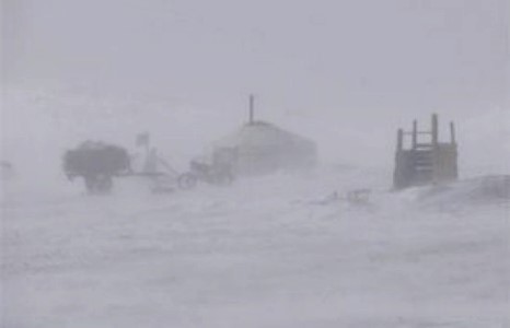 Баруун аймагт цасан шуурганд хоёр хүн осгож амиа алдав