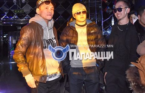 “Мөнхийн реп” найзуудаа дэмжив