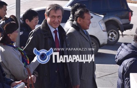 Н.Энхбаярын хормойноос зүүгдсэн сайд