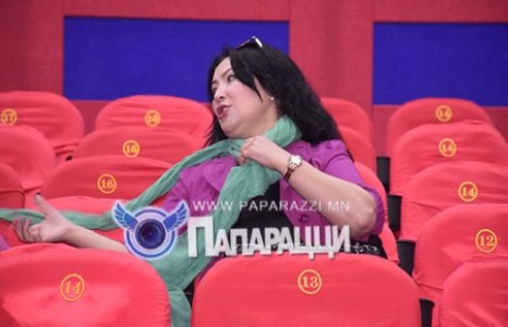 Б.Эрдэнэцэцэг урлагтаа зүтгэсээр явна