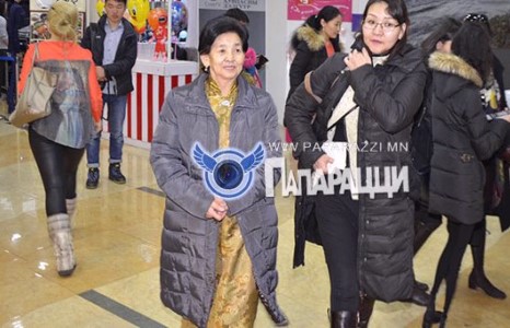 Ардын жүжигчин Д.Мэндбаярын алтлаг гоёл