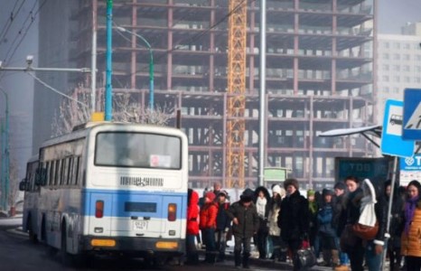 Нийтийн тээврийн үйлчилгээний 12 чиглэл зогсоод байна