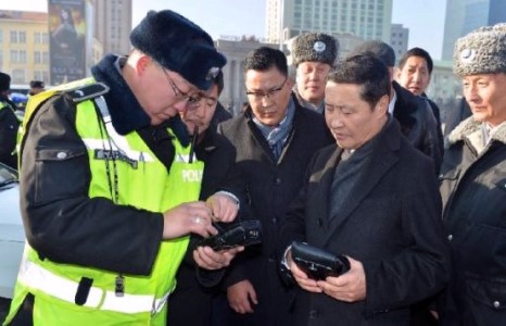 Жолооны үнэмлэхээ орхисон хүнийг 48,000 төгрөгөөр торгож байна.