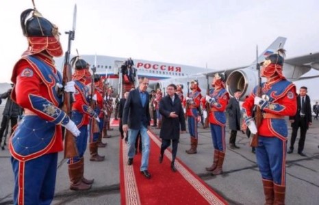 Сергей Лавровын жийнстэй айлчлал цахим сүлжээний сэдэв болов
