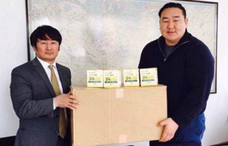 Д.Давгадорж аварга ХӨСҮТ-д амьсгалын аппарат хандивлалаа