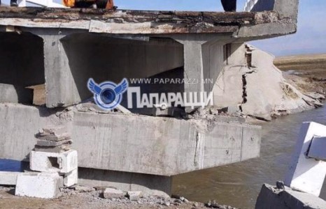 Хятад компанийн барьсан 5 тэрбумын гүүр хүчтэй борооны аяыг даасангүй