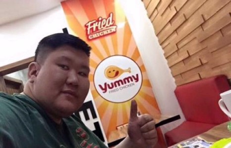 Одуудыг соронзон мэт татдаг ”Yummy Chicken”-нд МОНГОЛ ХООЛ нэмэгджээ