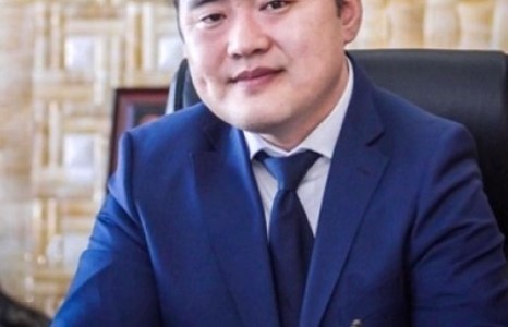Улс төрөөс Урлагруу хальтрагч №3 Лу.Гантөмөр дуу гаргалаа