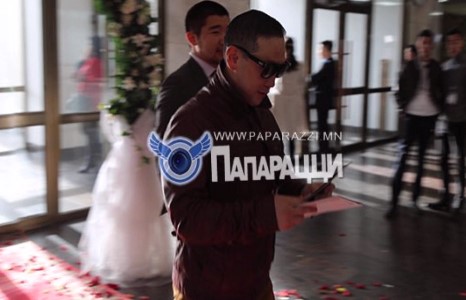 Дуучин Д.Батсүх соло уран бүтээлээ хийх үү 