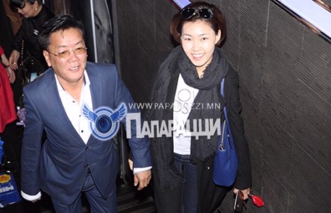 Хөтлөгч Э.Уянгын энгийн төрх