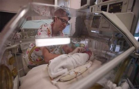 Талийгаач эхийнхээ хэвлийд 55 хоног амьдарчээ