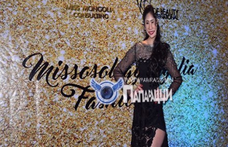 Мисс Бадамцэцэг загварын тайзнаа