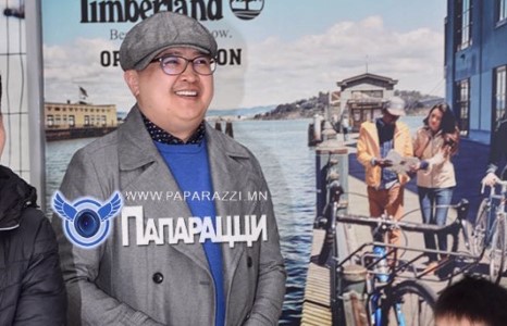 Хөтлөгч Э.Гантулгын “дэгжин” стайл