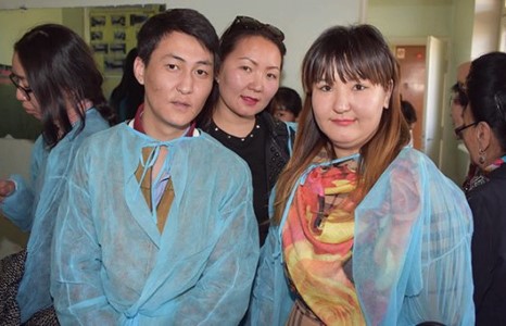 “Хосбилгүүнзул”-ын захирал Зулаа улаанбурхнаар өвдсөн хүүхдүүдэд тусаллаа