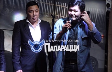 Урлагийн нөмөртэй жүжигчин