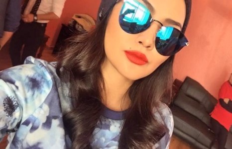 Жүжигчин Б.Хулангийн нэг хобби нүдний шил