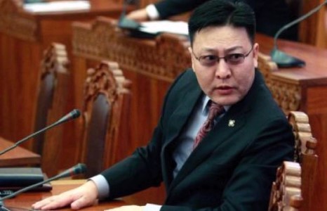 Сүүдрээсээ “бусгадаг” Ж.Батзандан 