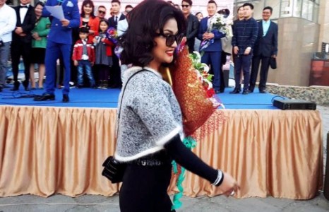 Жүжигчин Б.Хуланд 40 настай “найраагүй цагдаа” дурлажээ