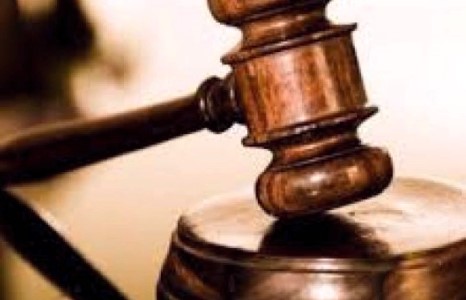 Төрсөн эхийгээ хөнөөсөн охинд 18 жилийн хорих ял оноолоо